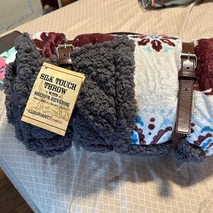 Luxuriant Home Silk Touch Throw with Sherpa Reverse